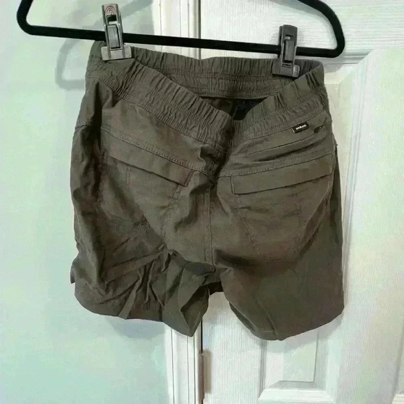 Prana Halle E-Waist Short II Women’s 10 Regular 5” Inseam Dark Iron Elastic - Picture 2 of 3